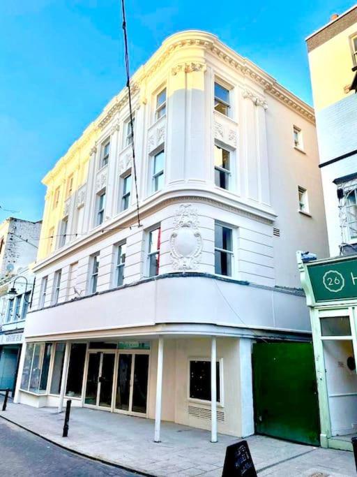 Royal Harbour Retreat Sea Views & Pool Table Apartman Ramsgate Kültér fotó